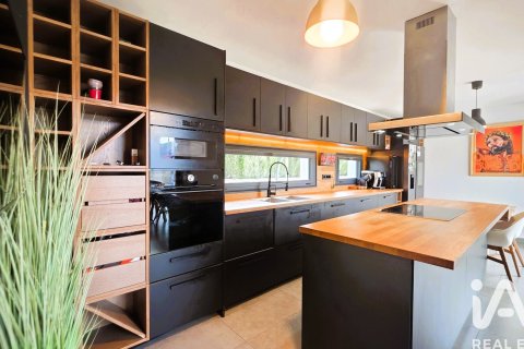 Купить дом в Сан-Фост-де-Кампсентеллес, Испания с 5 спален, 276м², № 4701 - фото 10