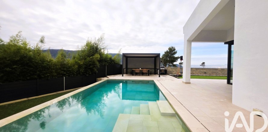 Дом с 5 спальнями в Сан-Фост-де-Кампсентеллесе, Барселона, Каталония, Испания № 4701