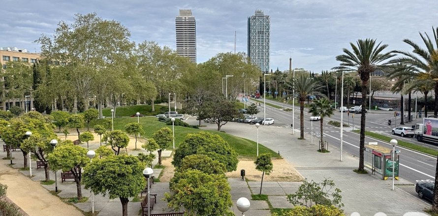 Квартира с 3 спальнями в Барселоне, Каталония, Испания № 4705