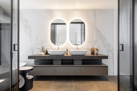 Купить квартиру в Барселона, Испания с 3 комнаты, 123м², № 1774 - фото 13