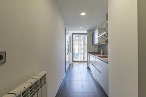 Apartamento de 3 dormitorios en venta en Barcelona, Cataluña, Spain № 1778 - foto 12