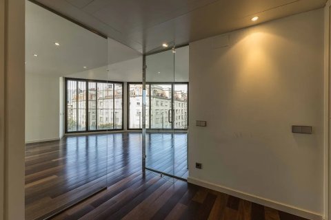 Apartamento de 3 dormitorios en venta en Barcelona, Cataluña, Spain № 1778 - foto 10