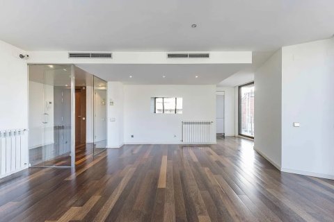 Apartamento de 3 dormitorios en venta en Barcelona, Cataluña, Spain № 1778 - foto 6