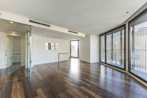 Apartamento de 3 dormitorios en venta en Barcelona, Cataluña, Spain № 1778 - foto 3