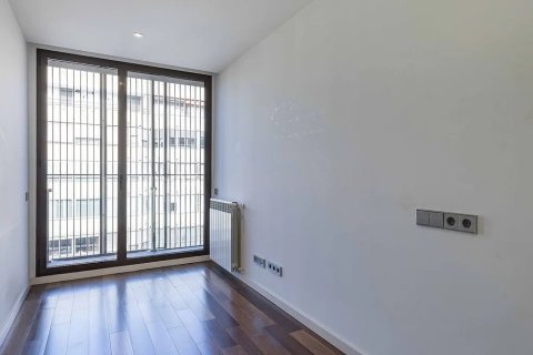 Apartamento de 3 dormitorios en venta en Barcelona, Cataluña, Spain № 1778 - foto 17