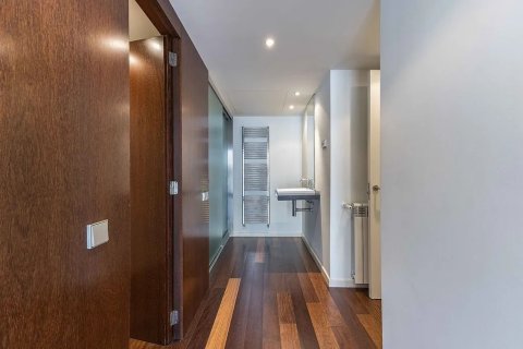 Apartamento de 3 dormitorios en venta en Barcelona, Cataluña, Spain № 1778 - foto 21