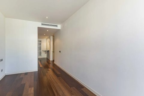 Apartamento de 3 dormitorios en venta en Barcelona, Cataluña, Spain № 1778 - foto 20