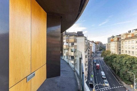 Apartamento de 3 dormitorios en venta en Barcelona, Cataluña, Spain № 1778 - foto 4