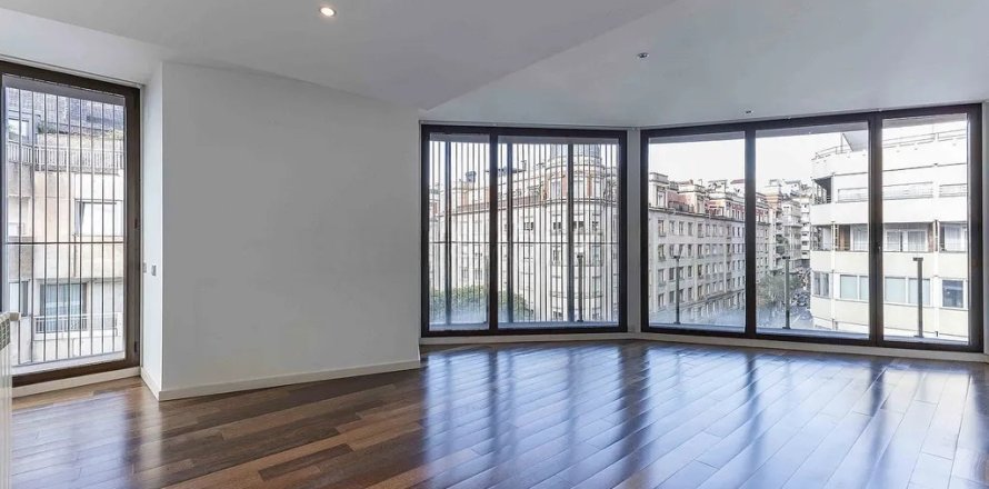 Apartamento de 3 dormitorios en venta en Barcelona, Cataluña, Spain № 1778