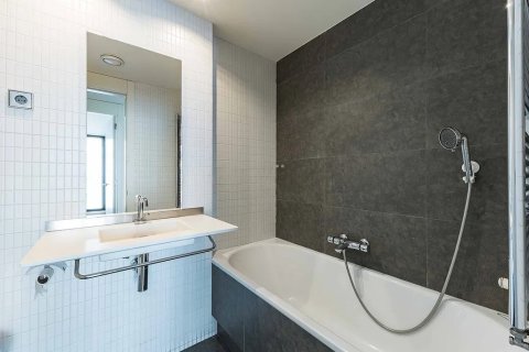 Apartamento de 3 dormitorios en venta en Barcelona, Cataluña, Spain № 1778 - foto 29