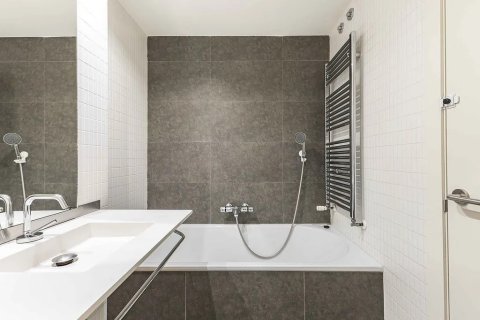 Apartamento de 3 dormitorios en venta en Barcelona, Cataluña, Spain № 1778 - foto 30