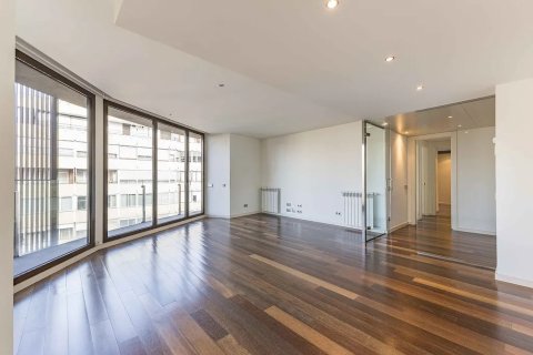 Apartamento de 3 dormitorios en venta en Barcelona, Cataluña, Spain № 1778 - foto 9