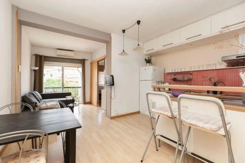 Купить квартиру в Барселона, Испания с 5 комнат, 110м², № 1776 - фото 3