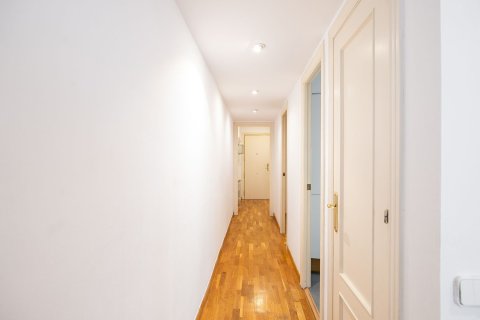 Купить квартиру в Барселона, Испания с 4 комнаты, 79м², № 6245 - фото 15