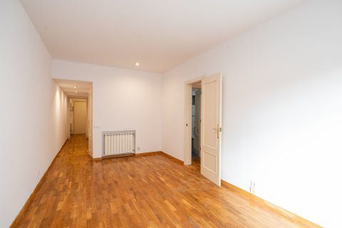 Купить квартиру в Барселона, Испания с 4 комнаты, 79м², № 6245 - фото 7