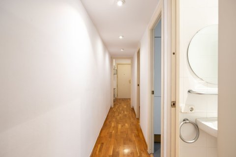 Купить квартиру в Барселона, Испания с 4 комнаты, 79м², № 6245 - фото 25