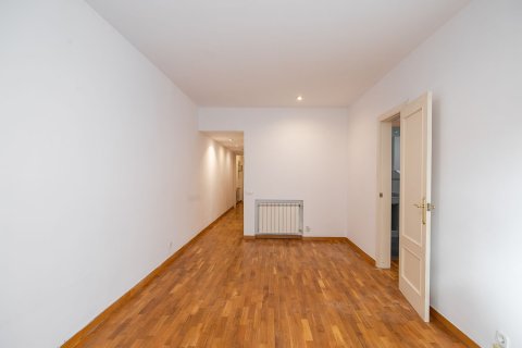 Купить квартиру в Барселона, Испания с 4 комнаты, 79м², № 6245 - фото 6