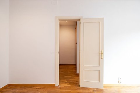 Купить квартиру в Барселона, Испания с 4 комнаты, 79м², № 6245 - фото 8