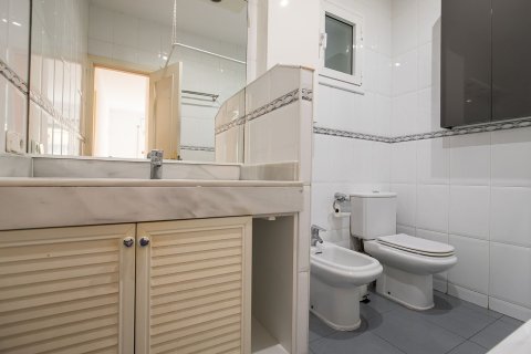 Купить квартиру в Барселона, Испания с 4 комнаты, 79м², № 6245 - фото 13