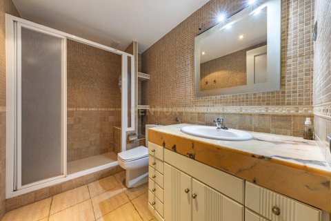 Сasa de 5 dormitorios en venta en Molins de Rei, Barcelona, Cataluña, Spain № 6900 - foto 21