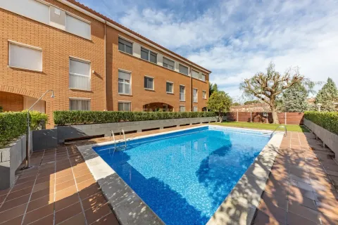 Сasa de 5 dormitorios en venta en Molins de Rei, Barcelona, Cataluña, Spain № 6900 - foto 2