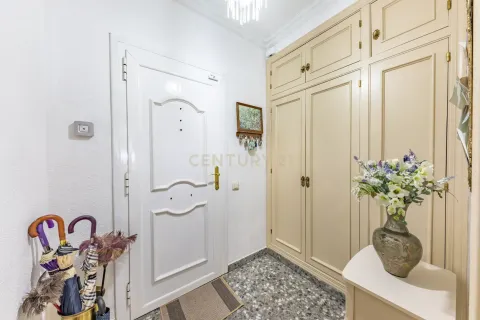 Сasa de 5 dormitorios en venta en Molins de Rei, Barcelona, Cataluña, Spain № 6900 - foto 4