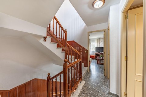 Сasa de 5 dormitorios en venta en Molins de Rei, Barcelona, Cataluña, Spain № 6900 - foto 30