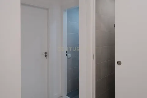 Tienda al por menor de 4 dormitorios en venta en Barcelona, Cataluña, Spain № 6899 - foto 13