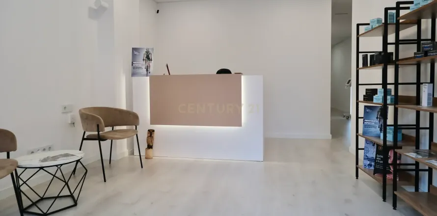 Tienda al por menor de 4 dormitorios en venta en Barcelona, Cataluña, Spain № 6899