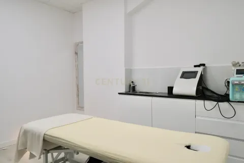 Tienda al por menor de 4 dormitorios en venta en Barcelona, Cataluña, Spain № 6899 - foto 10