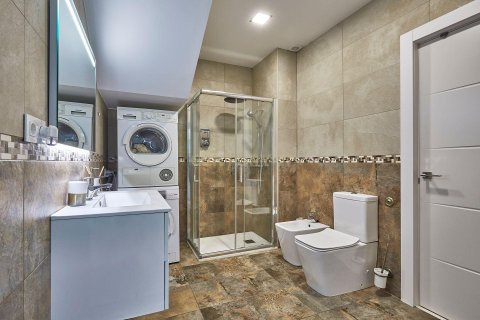 Сasa de 5 dormitorios en venta en Terrassa, Barcelona, Cataluña, Spain № 6896 - foto 28