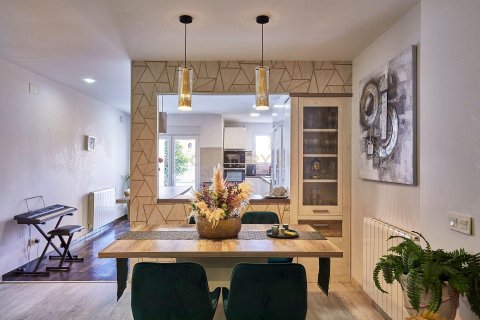 Сasa de 5 dormitorios en venta en Terrassa, Barcelona, Cataluña, Spain № 6896 - foto 2