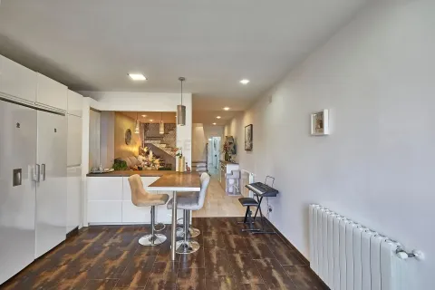 Сasa de 5 dormitorios en venta en Terrassa, Barcelona, Cataluña, Spain № 6896 - foto 9