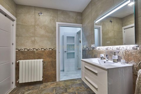 Сasa de 5 dormitorios en venta en Terrassa, Barcelona, Cataluña, Spain № 6896 - foto 26