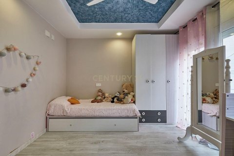 Сasa de 5 dormitorios en venta en Terrassa, Barcelona, Cataluña, Spain № 6896 - foto 19