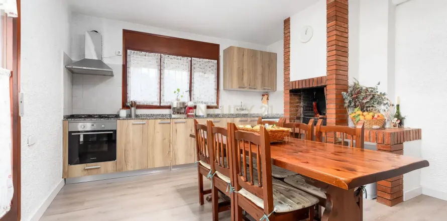 Сasa de 5 dormitorios en venta en Llica D'amunt, Barcelona, Cataluña, Spain № 6898