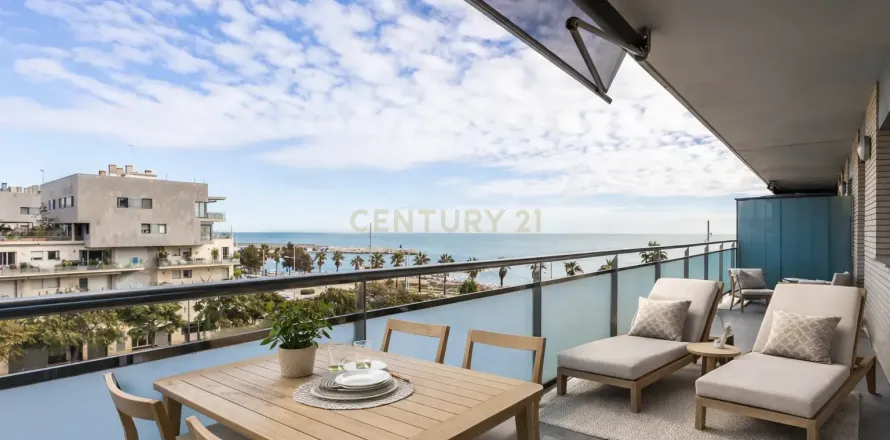 Apartamento de 3 dormitorios en venta en Badalona, Barcelona, Cataluña, Spain № 6897