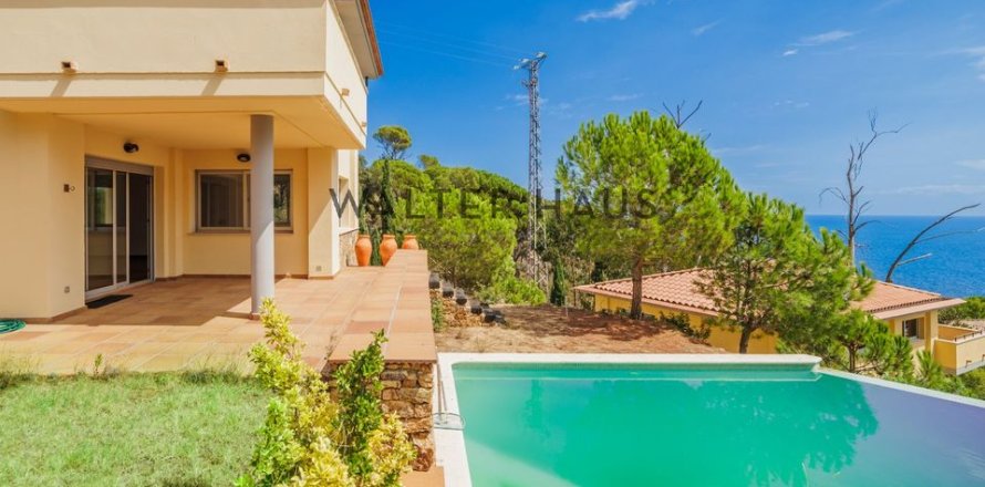 Вилла с 4 спальнями в Сант-Фелиу-де-Гиксолс, Герона, Каталония, Испания № 2203