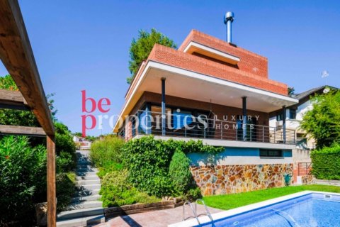 Дом с 6 спальнями в Сан-Кугат-дель-Вальесе, Барселона, Каталония, Испания № 2242