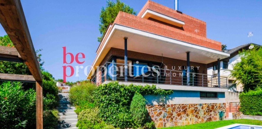 Дом с 6 спальнями в Сан-Кугат-дель-Вальесе, Барселона, Каталония, Испания № 2242