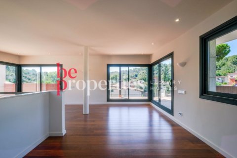 Купить дом в Сан-Кугат-дель-Вальес, Испания с 6 спален, 550м², № 2242 - фото 5