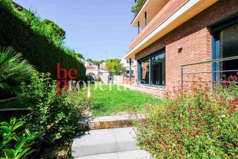 Купить дом в Сан-Кугат-дель-Вальес, Испания с 6 спален, 589м², № 2240 - фото 3