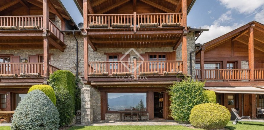 Вилла с 5 спальнями в Героне, Каталония, Испания № 2709