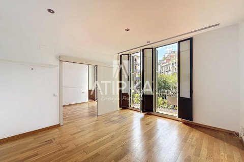 Квартира с 2 спальнями в Эшампле, Барселона, Каталония, Испания № 2359