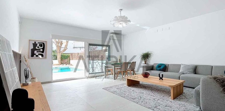 Дом с 4 спальнями в Ситжесе, Барселона, Каталония, Испания № 2362