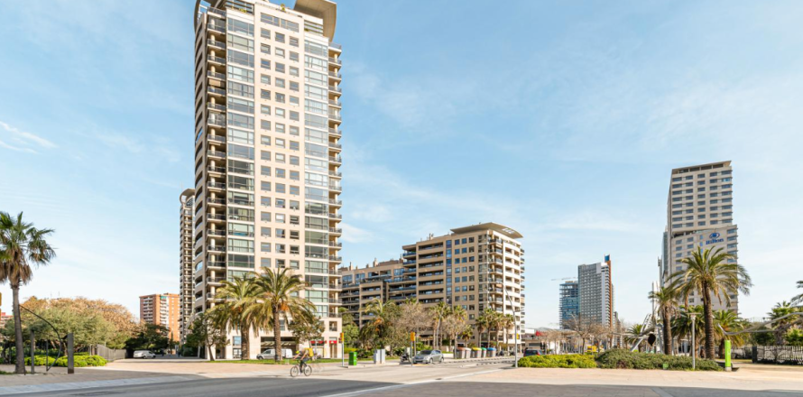 Квартира с 3 спальнями в Барселоне, Каталония, Испания № 1198