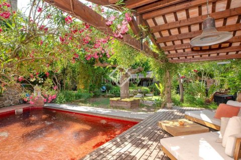 Купить таунхаус в Ла Бисбаль Д'Эмпорда, Испания с 2 спальни, 227м², № 2741 - фото 2