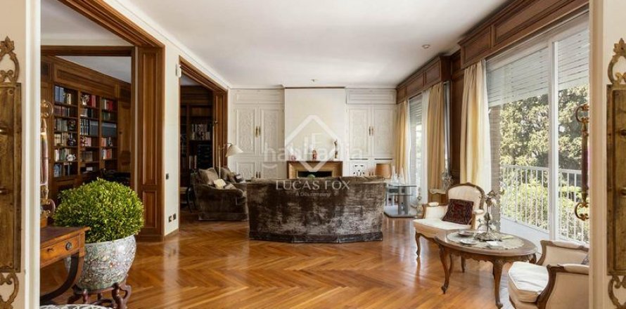 Квартира с 5 спальнями в Барселоне, Каталония, Испания № 2740