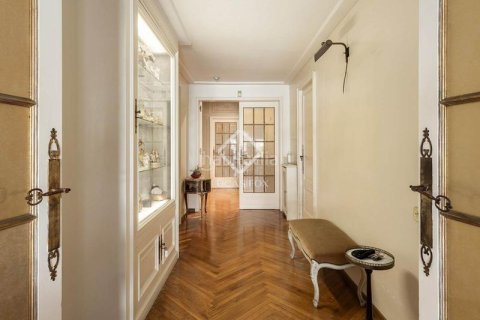 Купить квартиру в Барселона, Испания с 5 спален, 300м², № 2740 - фото 19