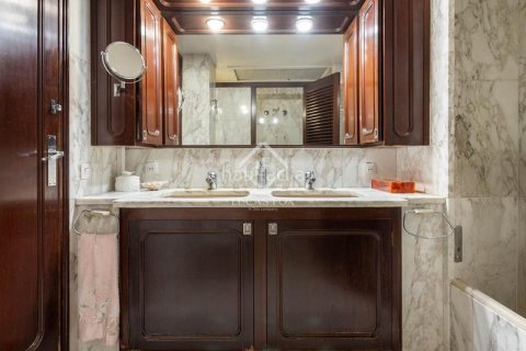 Купить квартиру в Барселона, Испания с 5 спален, 300м², № 2740 - фото 25